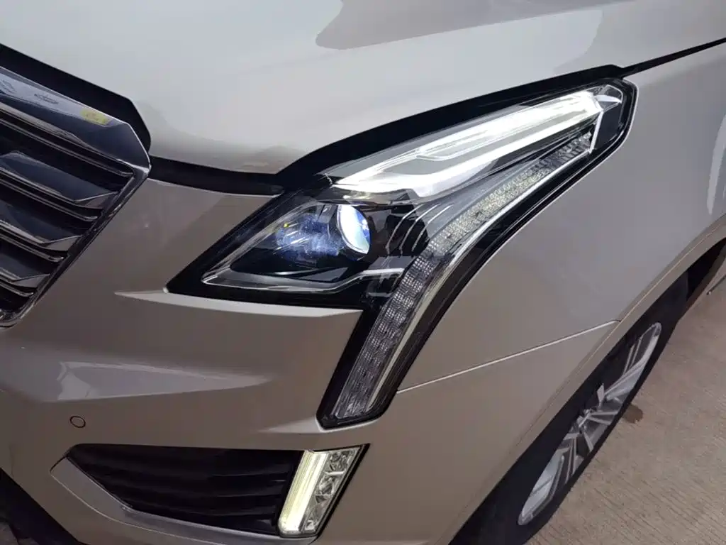 Cadillac XT5 2017 — фото 24