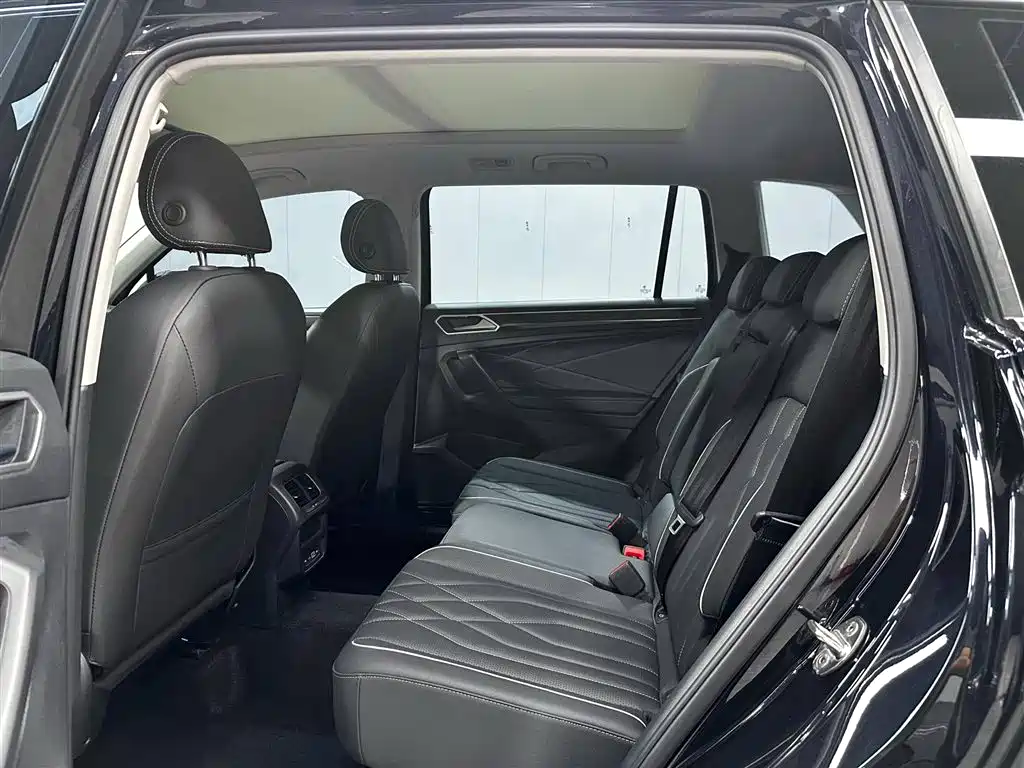 Volkswagen Tiguan L 2023 — фото 15