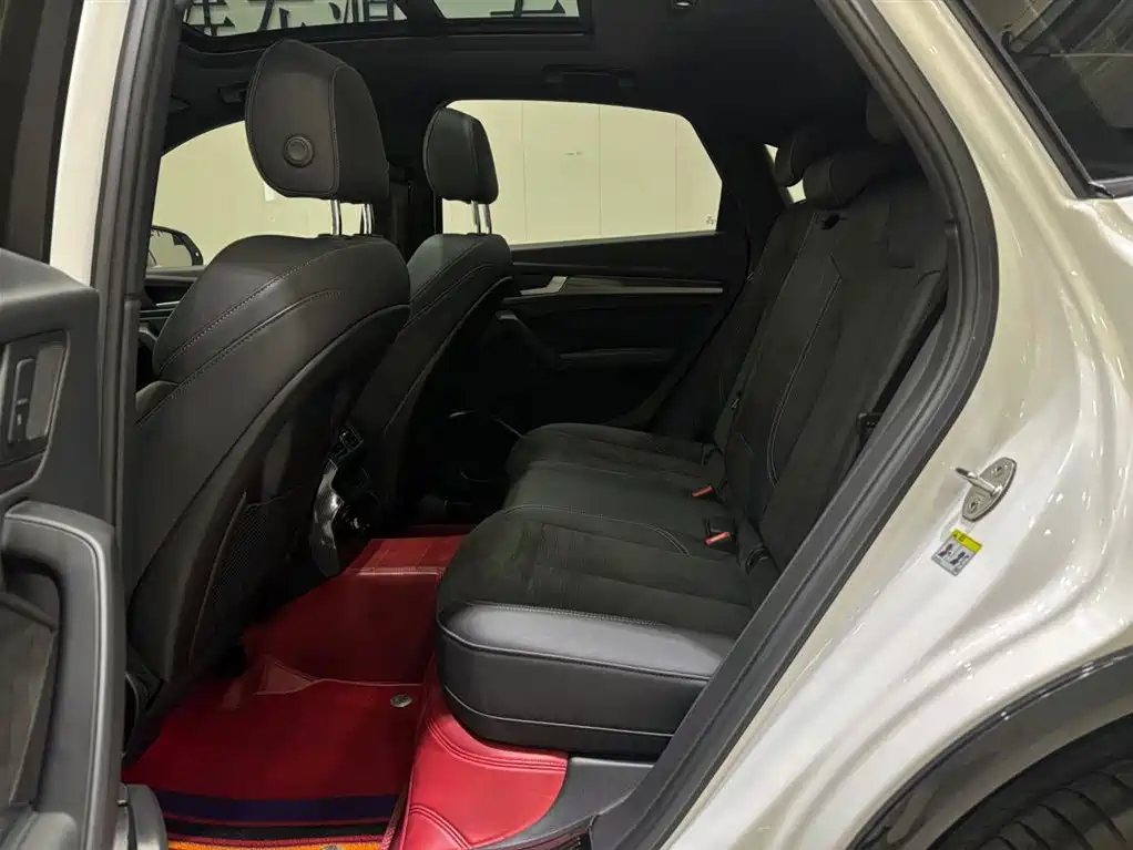 Audi Q5L Sportback 2023 — фото 9
