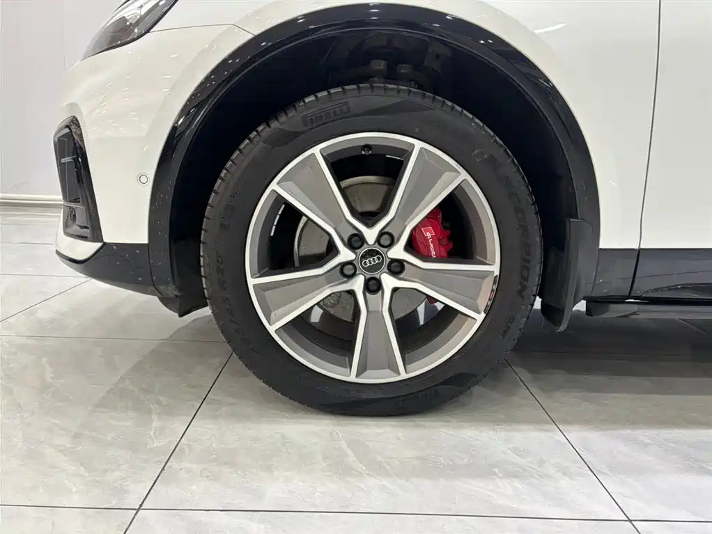 Audi Q5L Sportback 2023 — фото 14