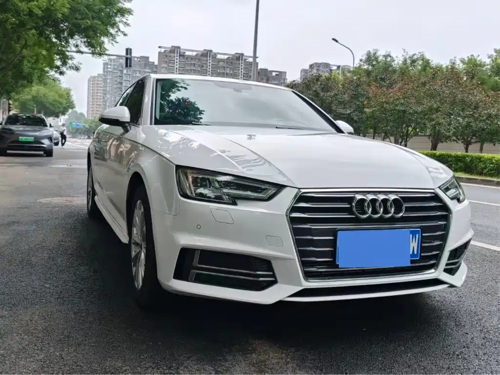 Audi A4L 2020