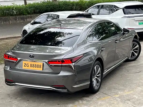 Lexus LS 2019