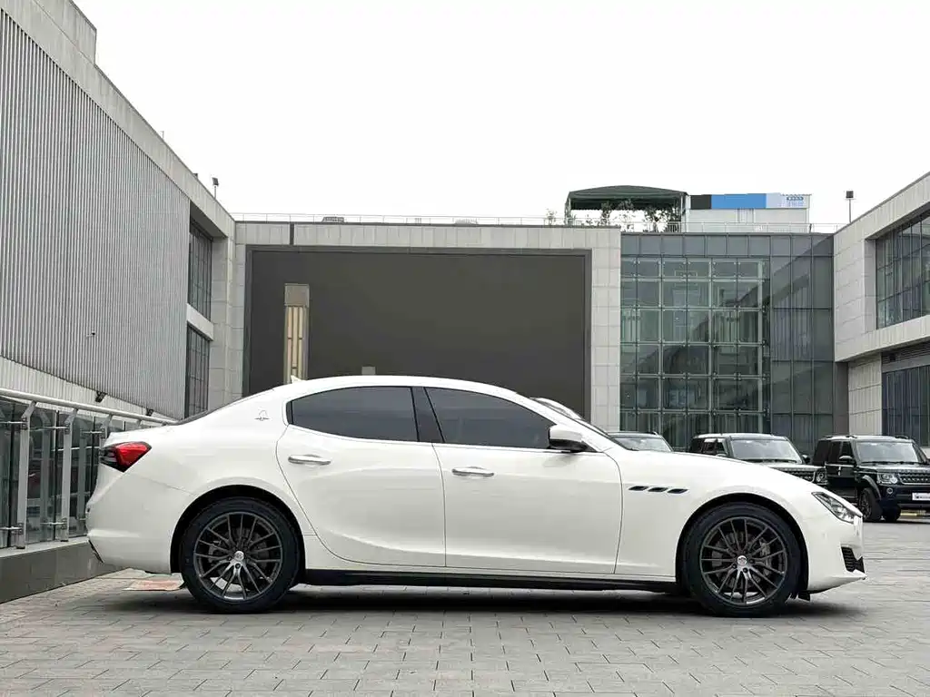 Maserati Ghibli 2021 — фото 4