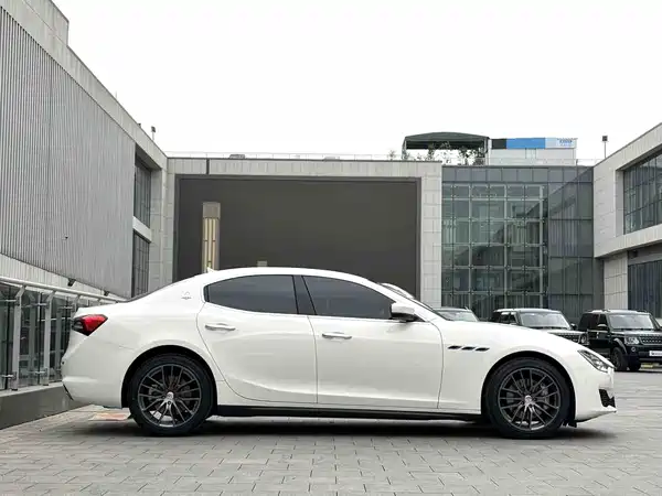 Maserati Ghibli 2021