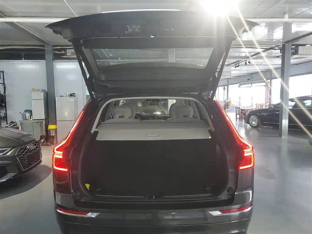 Volvo XC60 2019 — фото 19