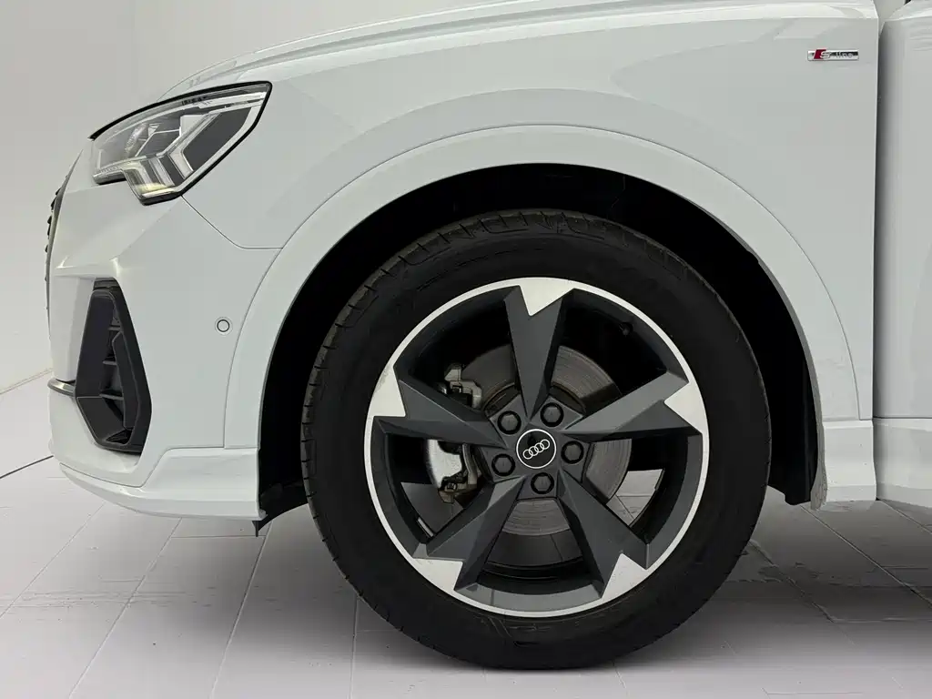 Audi Q3 2022 — фото 23