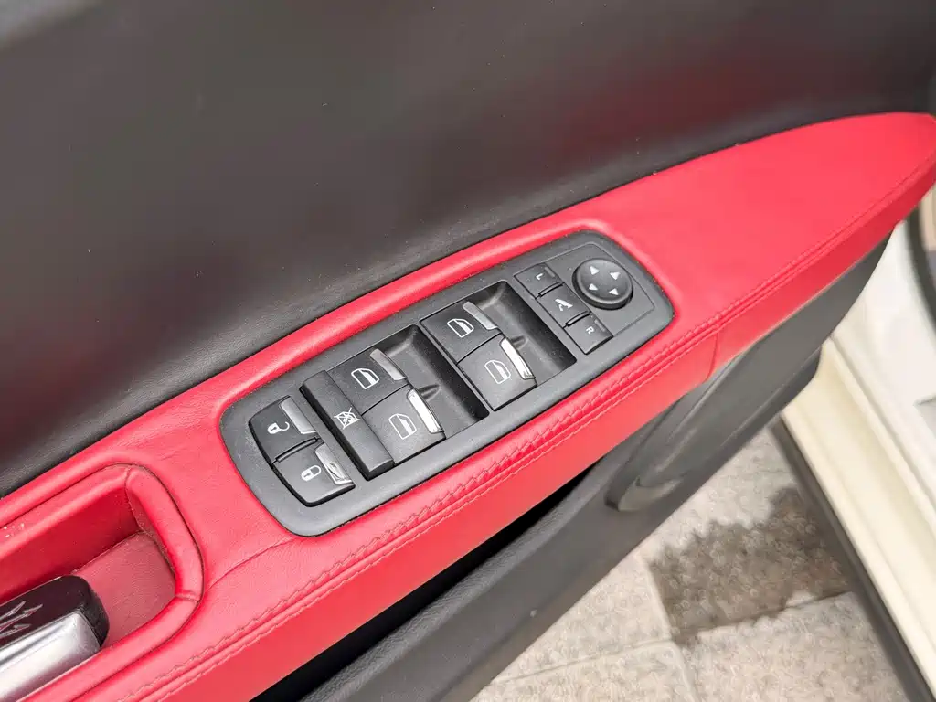 Maserati Ghibli 2015 — фото 17