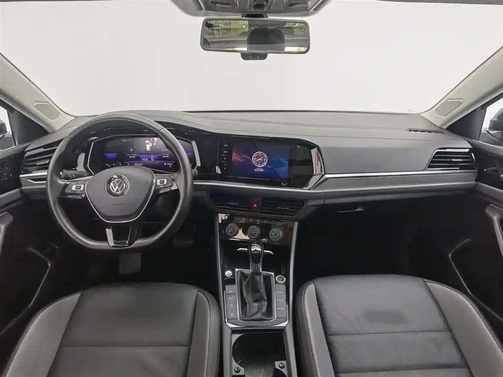 Volkswagen Sagitar 2021