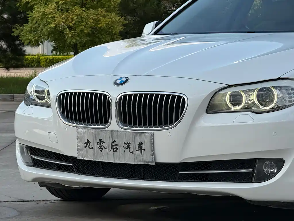 BMW 5 Series 2012 — фото 10