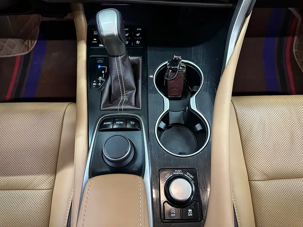 Lexus RX 2018 — фото 12