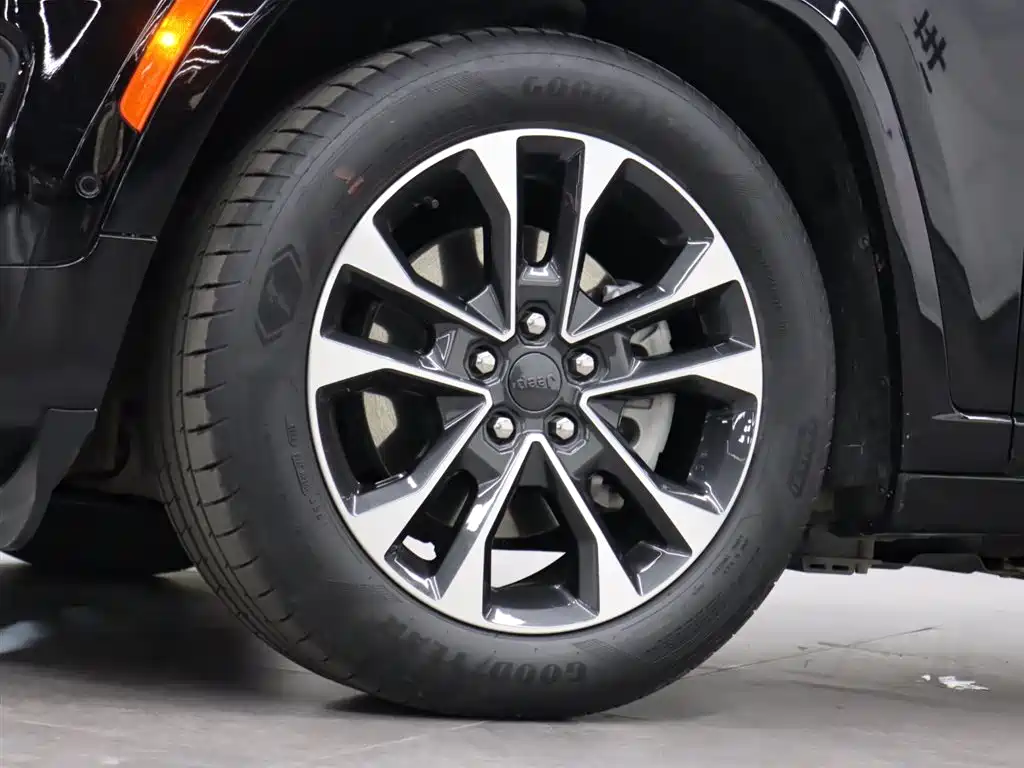 Jeep Grand Cherokee 4xe 2025 — фото 32