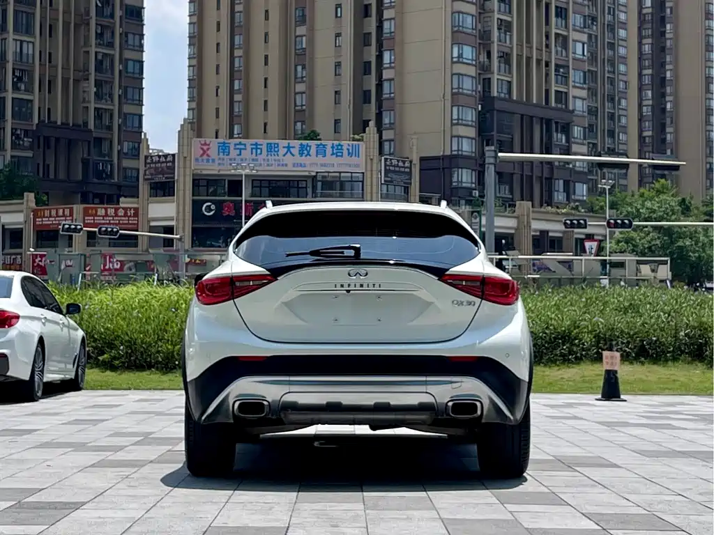 Infiniti QX30 2017 — фото 6