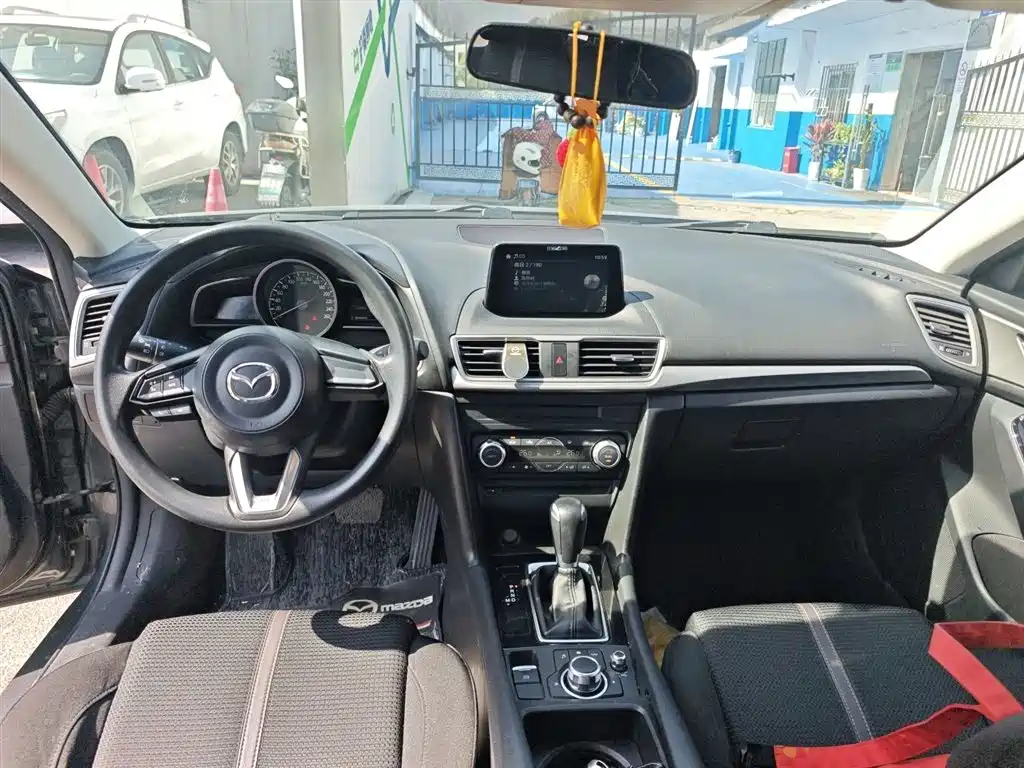 Mazda 3 Axela 2019 — фото 10