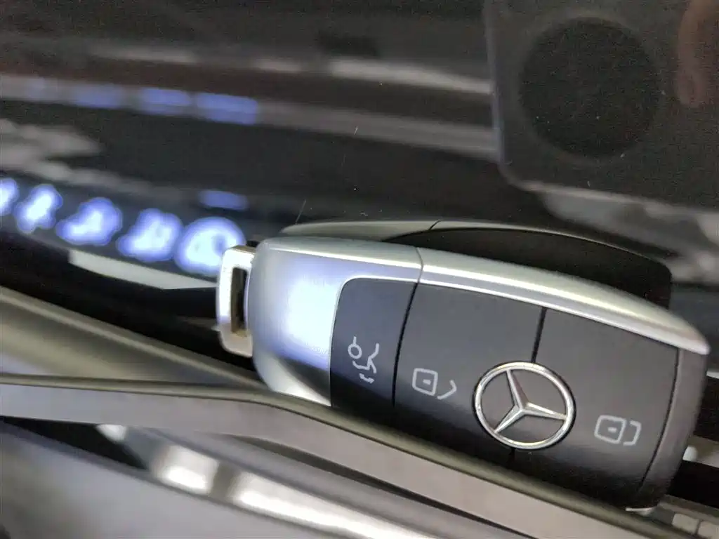 Mercedes-Benz C-Class 2020 — фото 17
