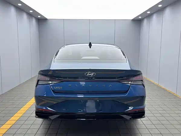 Hyundai Elantra 2022