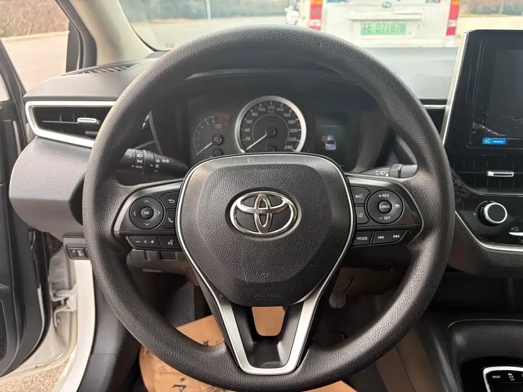 Toyota Corolla 2022 — фото 13