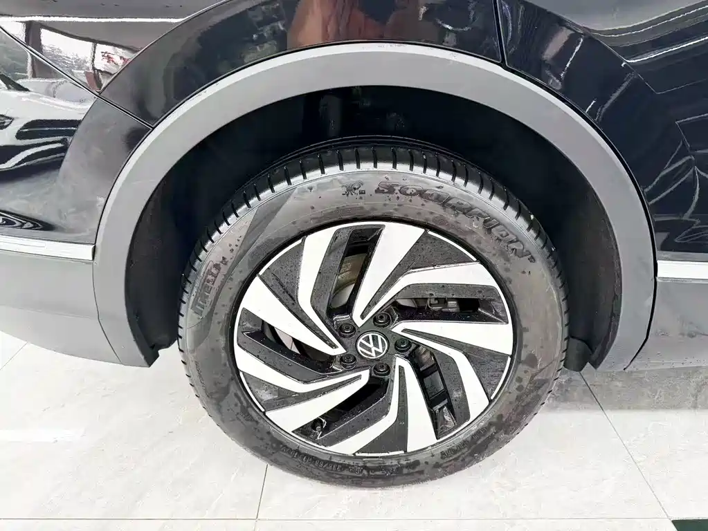 Volkswagen Tiguan L 2022 — фото 22