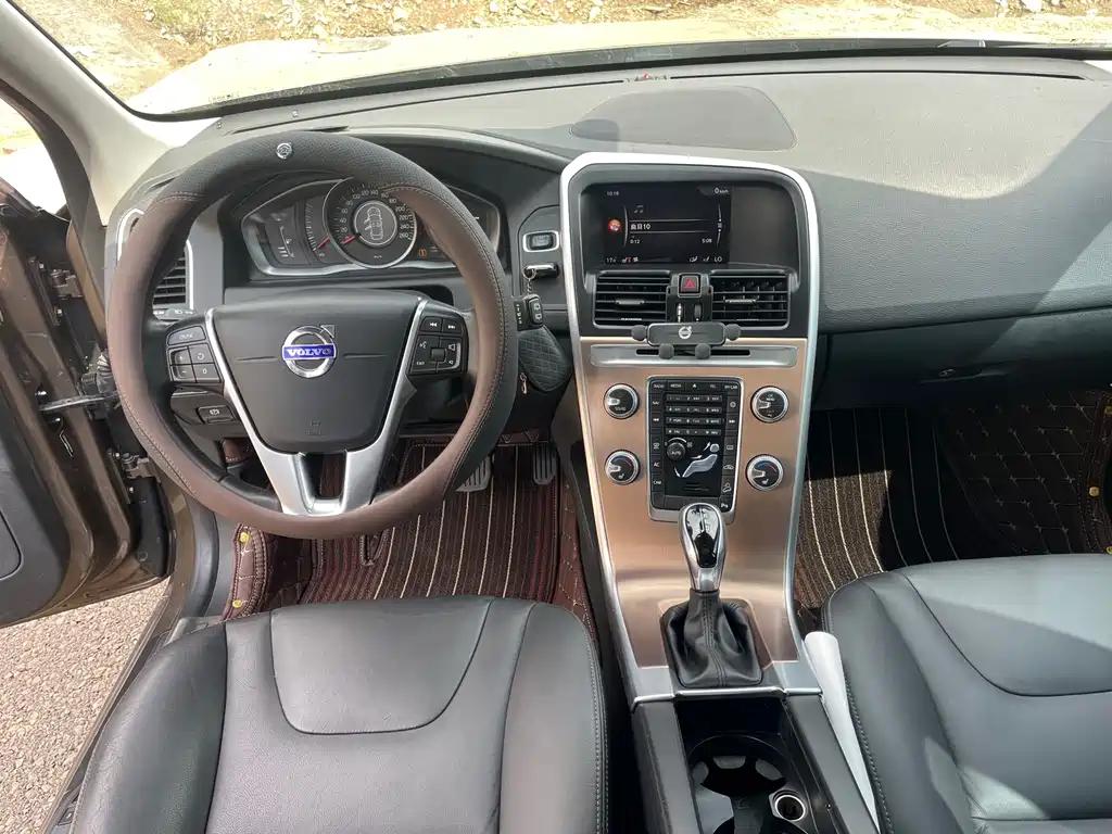 Volvo XC60 2017 — фото 14
