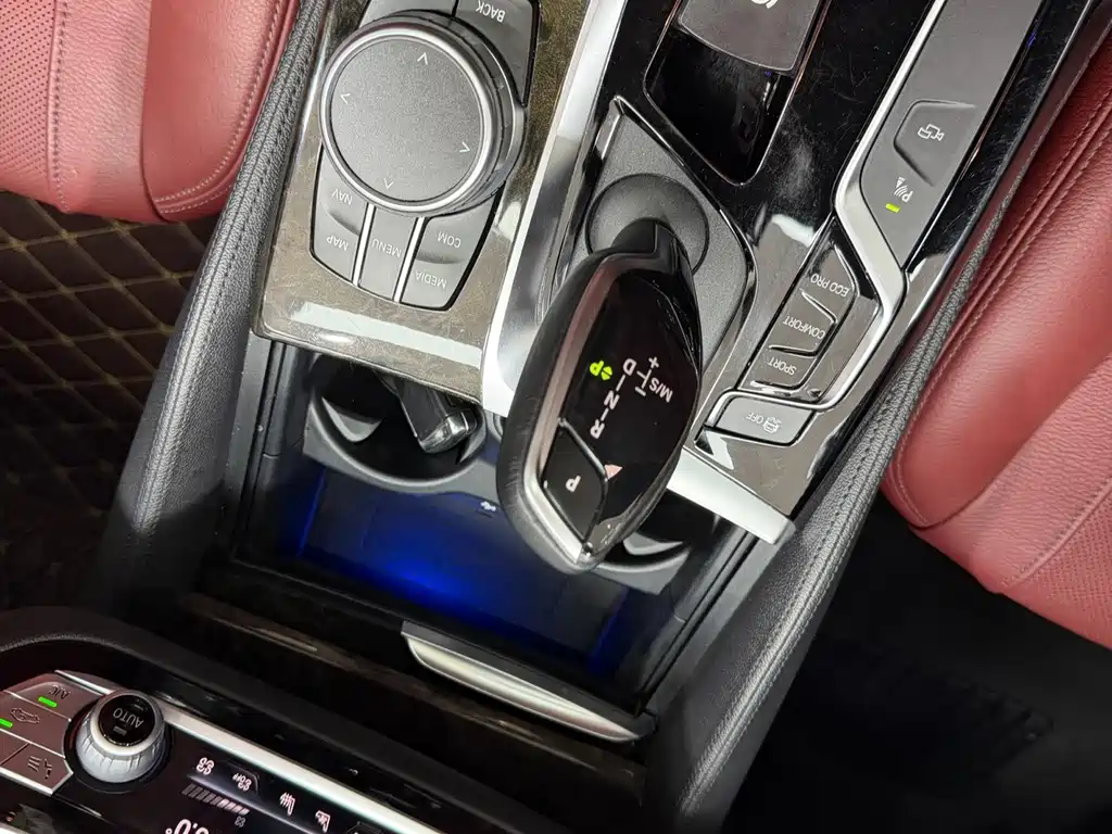 BMW 5 Series 2020 — фото 14