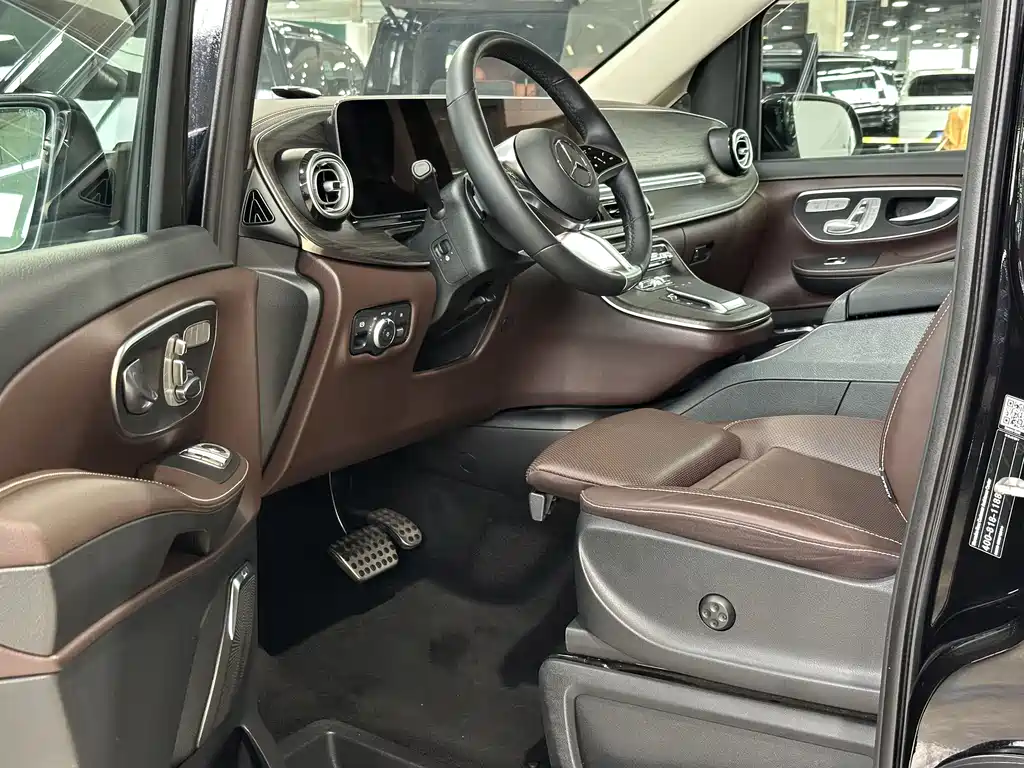 Mercedes-Benz V-Class 2024 — фото 3