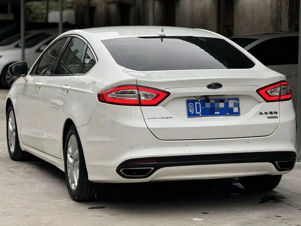 Ford Mondeo 2016 — фото 10
