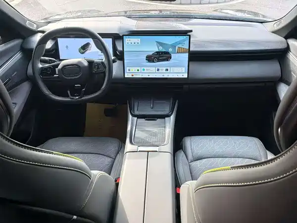 Lynk & Co 08 EM-P 2024