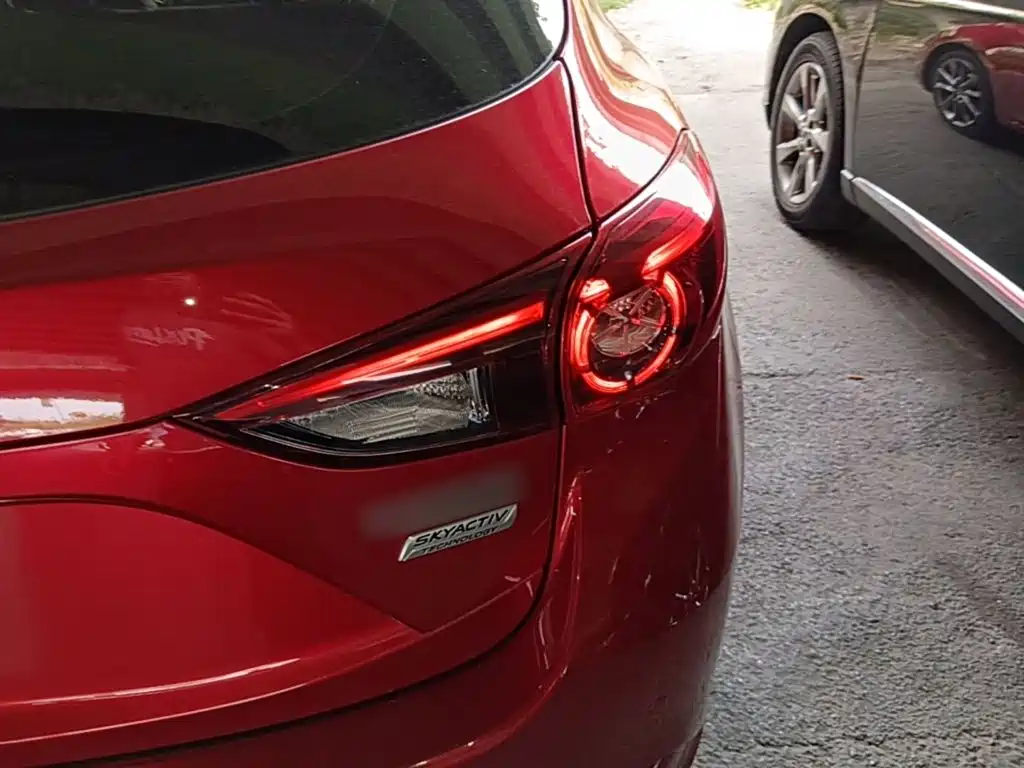 Mazda 3 Axela 2019 — фото 8