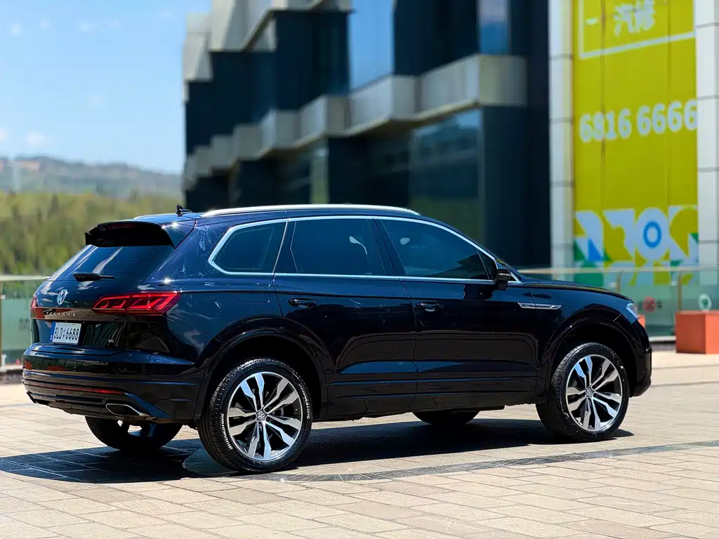 Volkswagen Touareg 2021 — фото 17