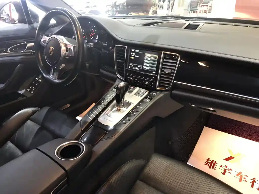 Porsche Panamera 2017 — фото 15