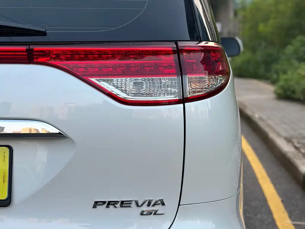 Toyota Previa 2017 — фото 21