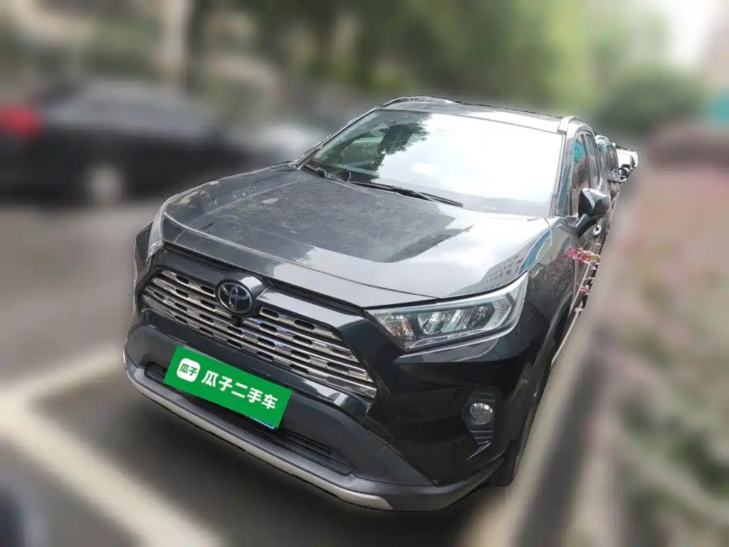 Toyota RAV4 2021 — фото 2