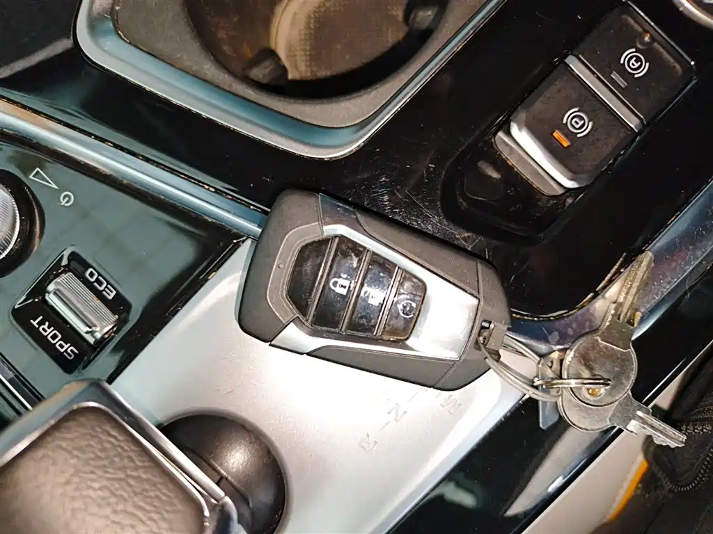 Isuzu D-MAX 2023 — фото 9