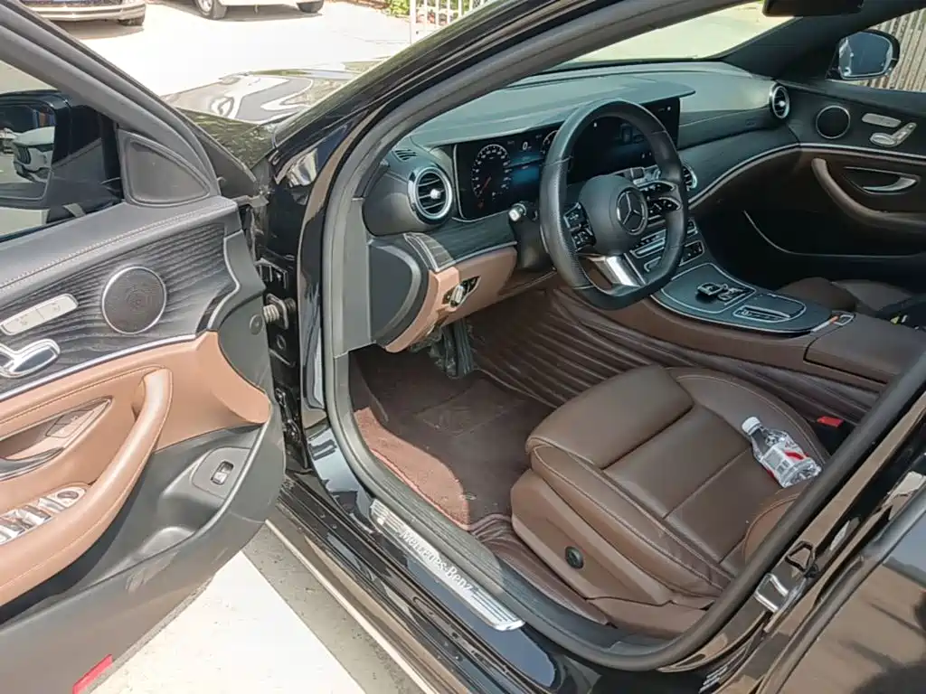 Mercedes-Benz E-Class 2022 — фото 16