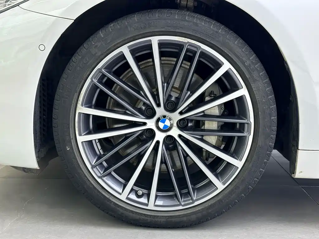 BMW 5 Series 2020 — фото 7