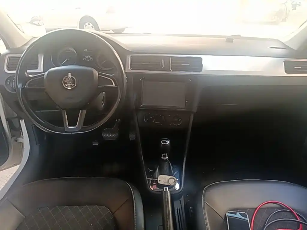 Skoda Rapid Spaceback 2019 — фото 10