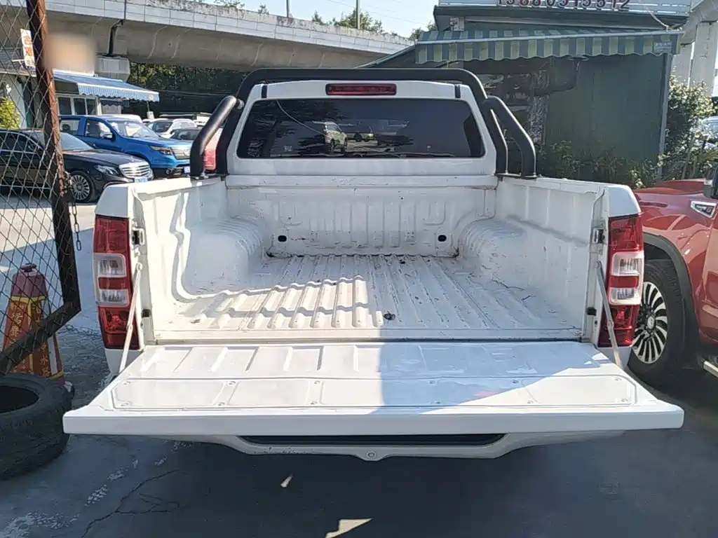 Isuzu RE-MAX Ruimai 2023 — фото 19