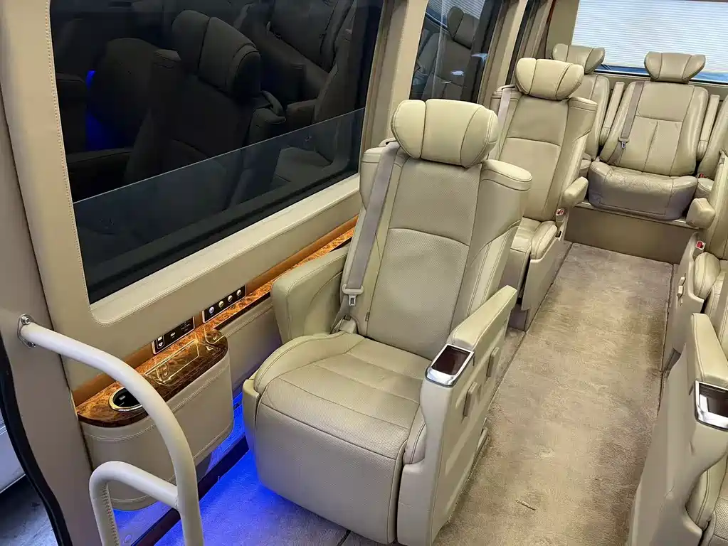 Toyota Coaster 2017 — фото 16