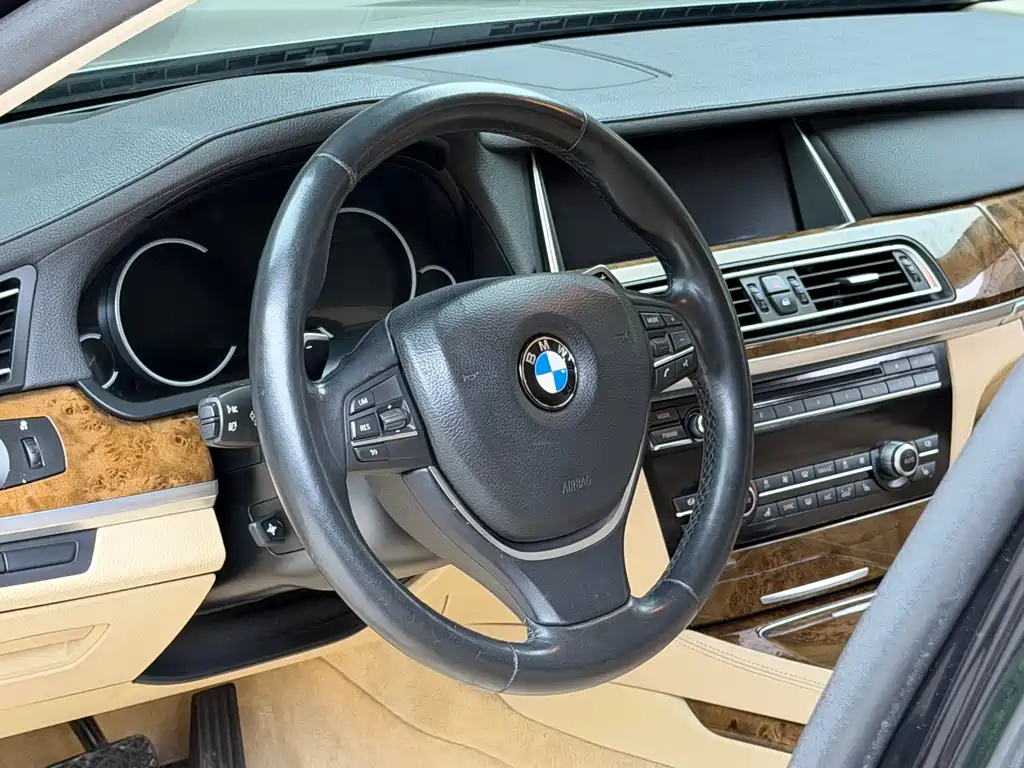 BMW 7 Series 2014 — фото 7
