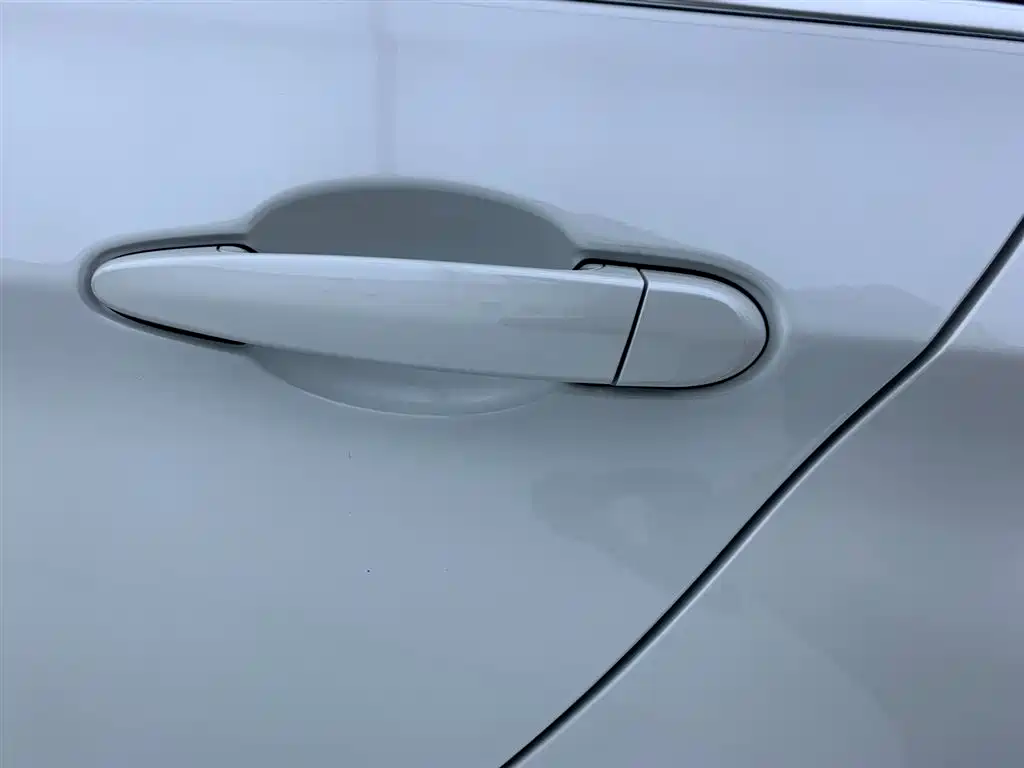 BMW 3 Series 2018 — фото 31