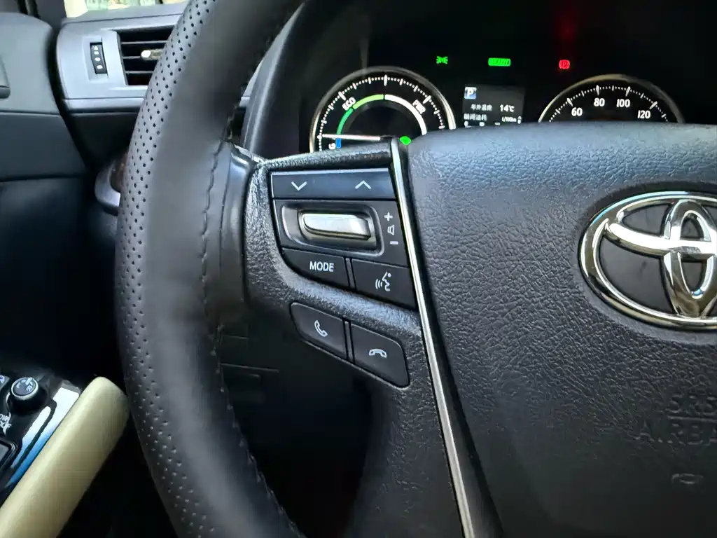 Toyota Alphard 2022 — фото 23
