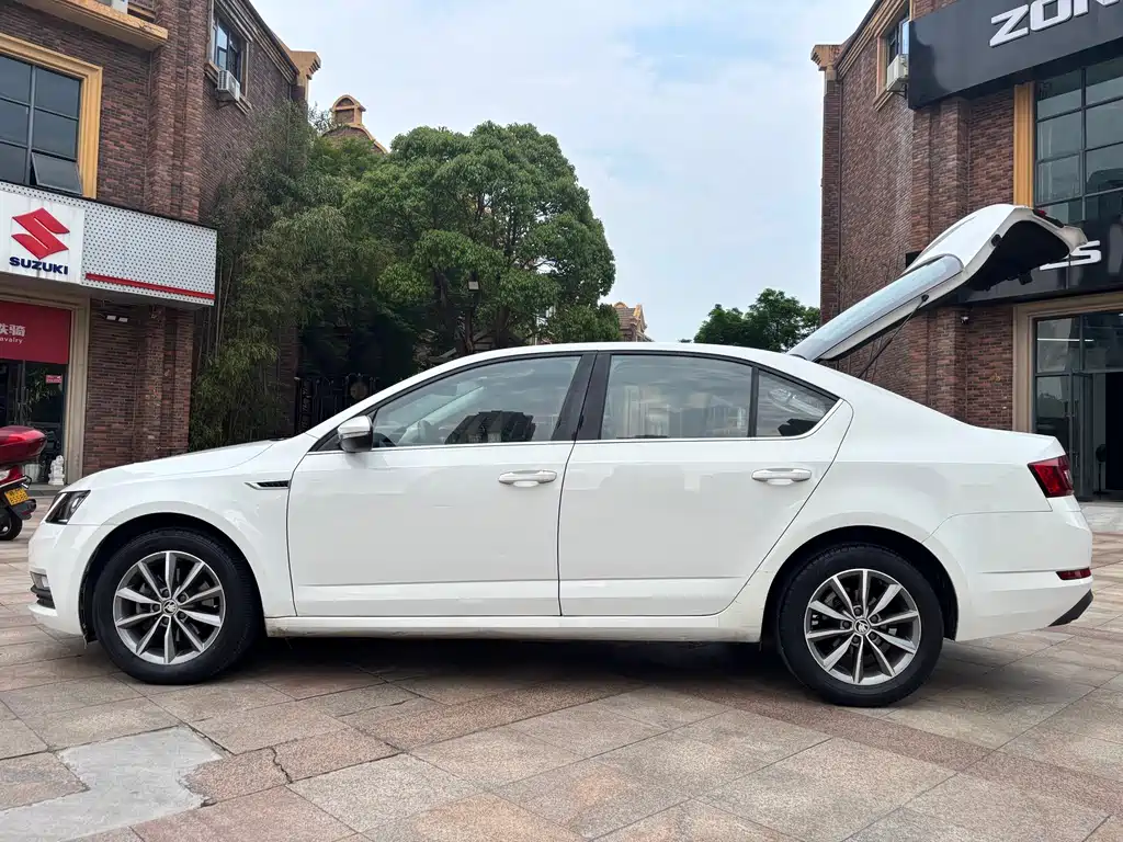 Skoda Octavia 2018 — фото 18