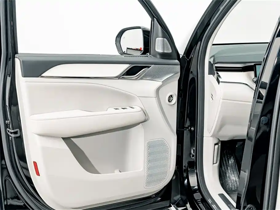 Volvo EM90 2025 — фото 17