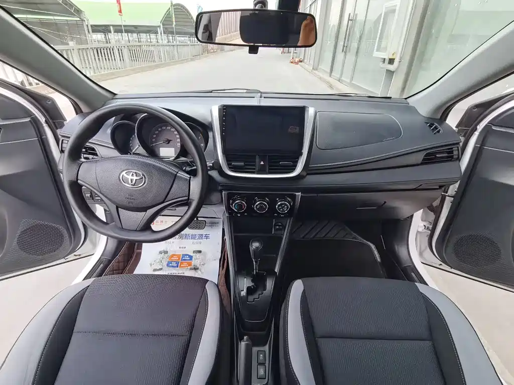 Toyota Yaris L 2021 — фото 9