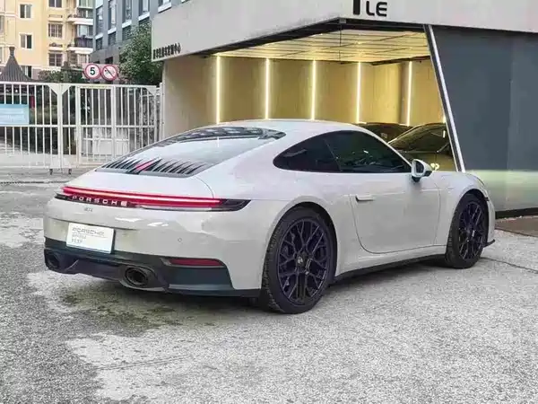 Porsche 911 2025