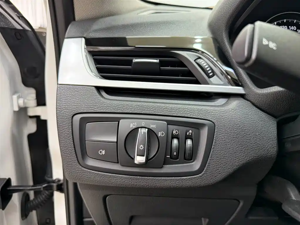 BMW X1 2022 — фото 9