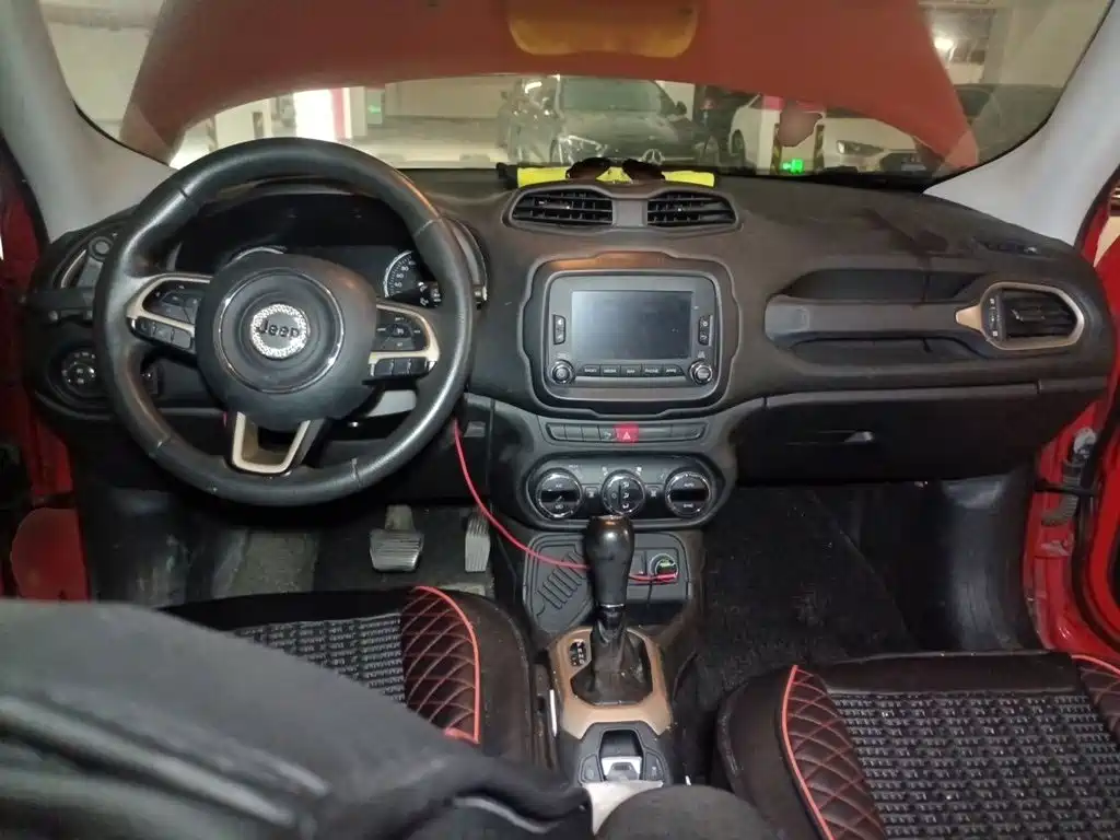 Jeep Renegade 2016 — фото 13