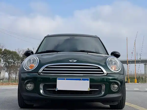 MINI Clubman 2011