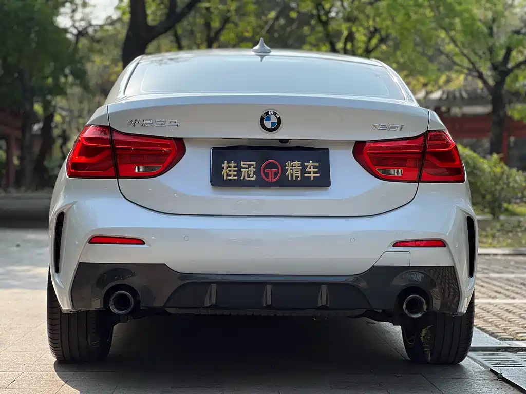 BMW 1 Series 2023 — фото 14