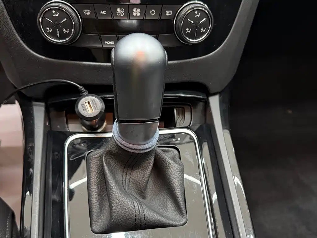 Peugeot 508 2015 — фото 11