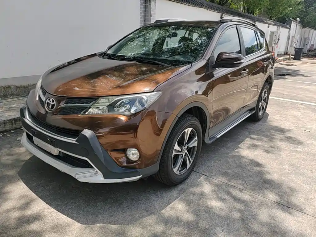 Toyota RAV4 2015 — фото 1